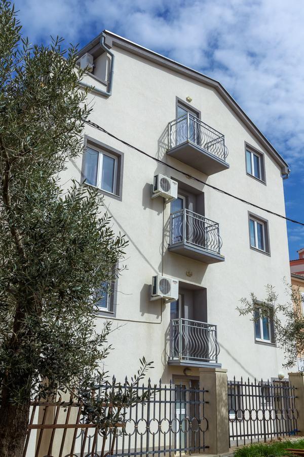 Apartments In City Center Ventus Novalja Ngoại thất bức ảnh